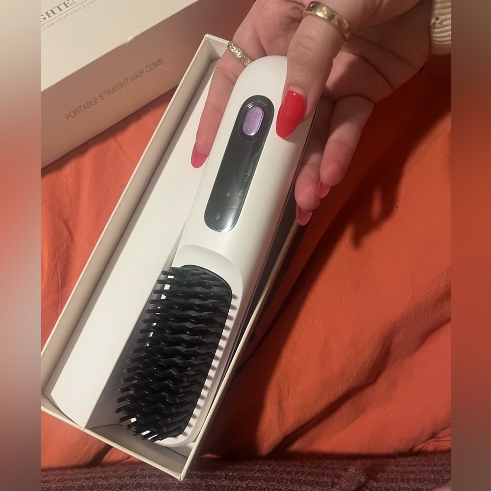 Portable heating comb
Chargeable 
Brand new